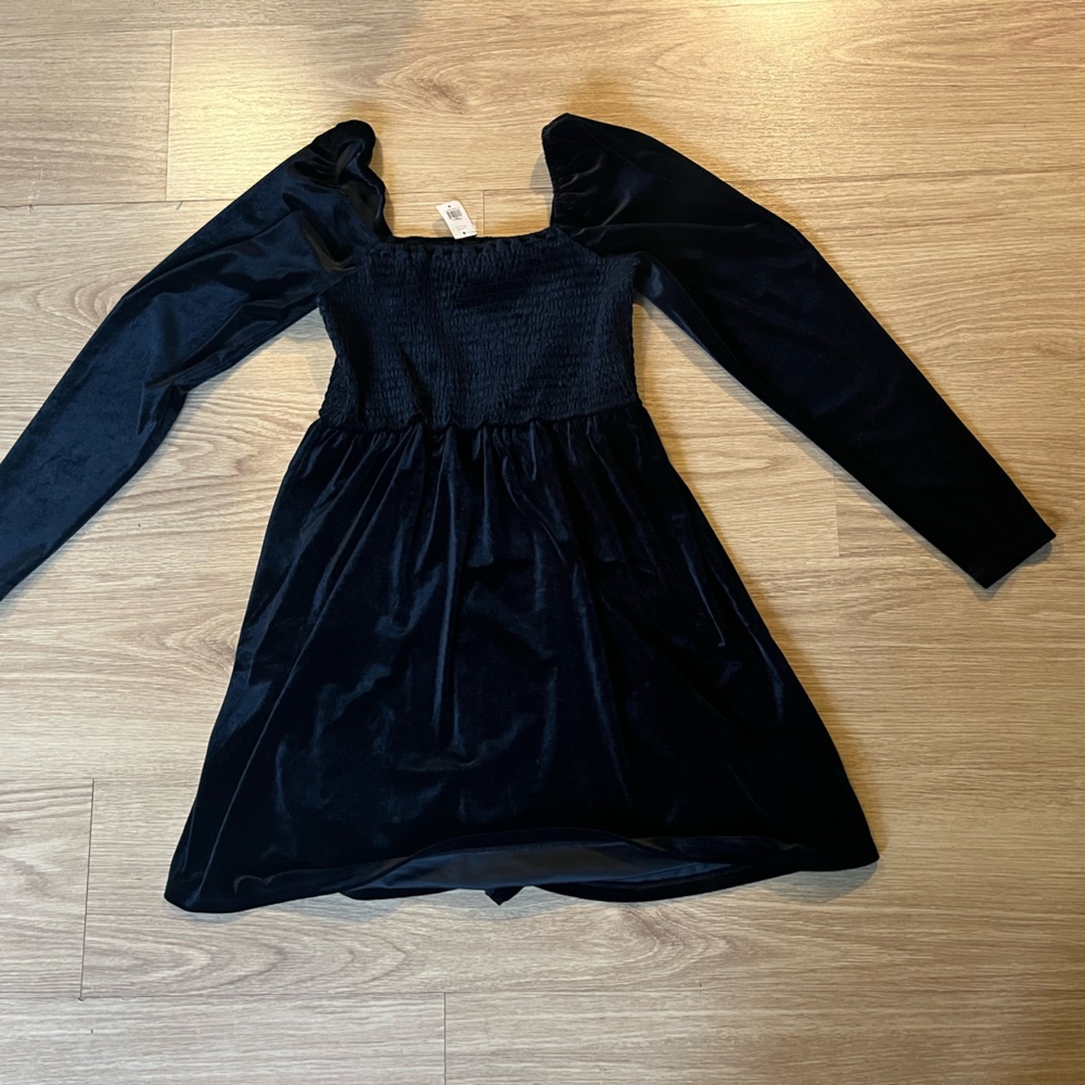 Gap new w tags: VELVET MINI DRESS medium